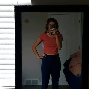 Salmon colored slightly cropped tshirt